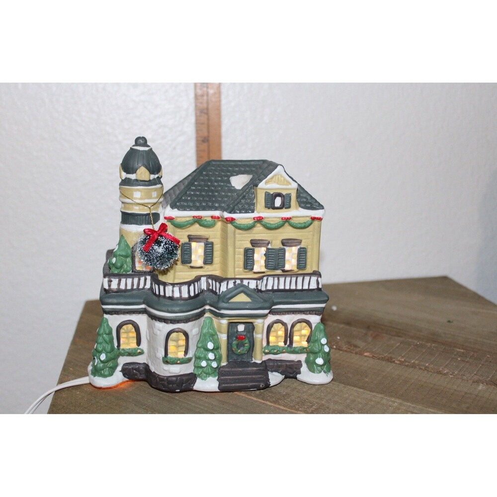 Unbranded Christmas Victorian Village House with Wreath Lights up